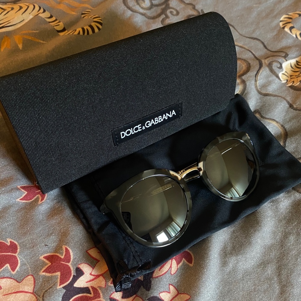 $70 NEW!! D&G Turquoise Round Sunglasses